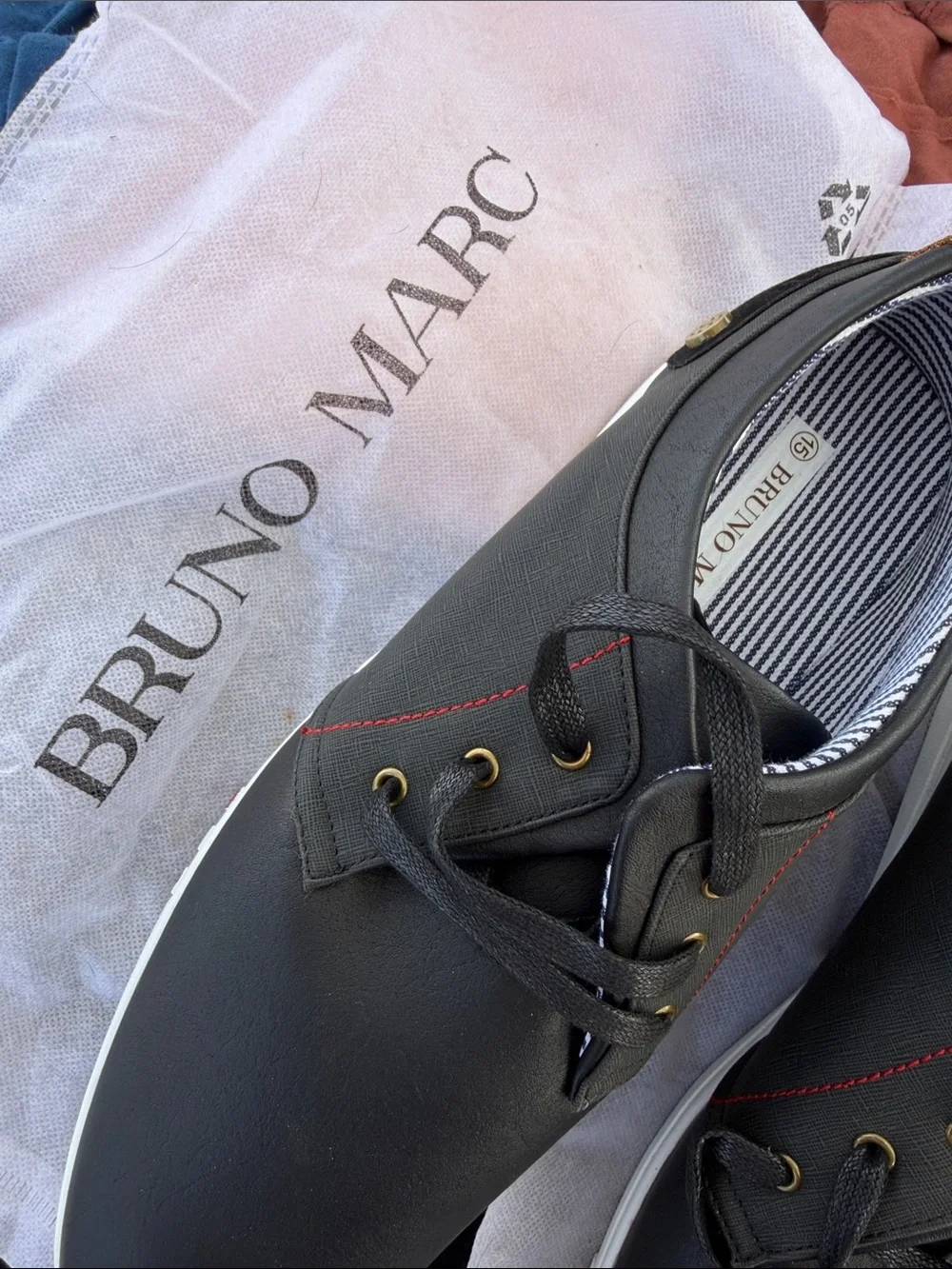 Bruno Marc Men's Black Boat Shoes with Brown Heel Accent